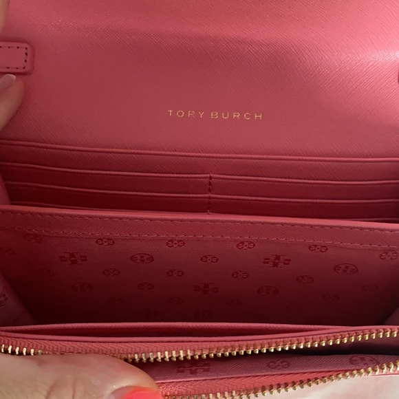 Tory Burch Convertible Robinson Chain Wallet - Picture 4 of 9